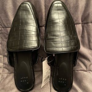 Women’s cardi croco mules